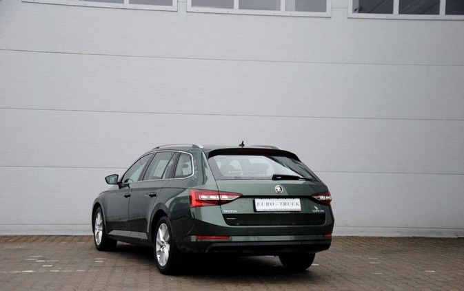 Skoda Superb cena 95900 przebieg: 130000, rok produkcji 2019 z Trzemeszno małe 172